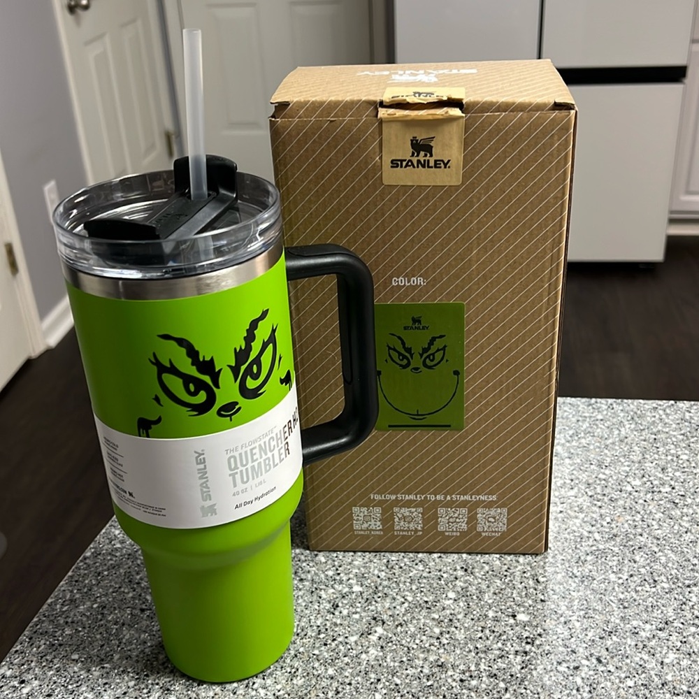 ❗️FINAL❗️ 🆕 STANLEY 40 oz. THE GRINCH Customized Tumbler 🔴
